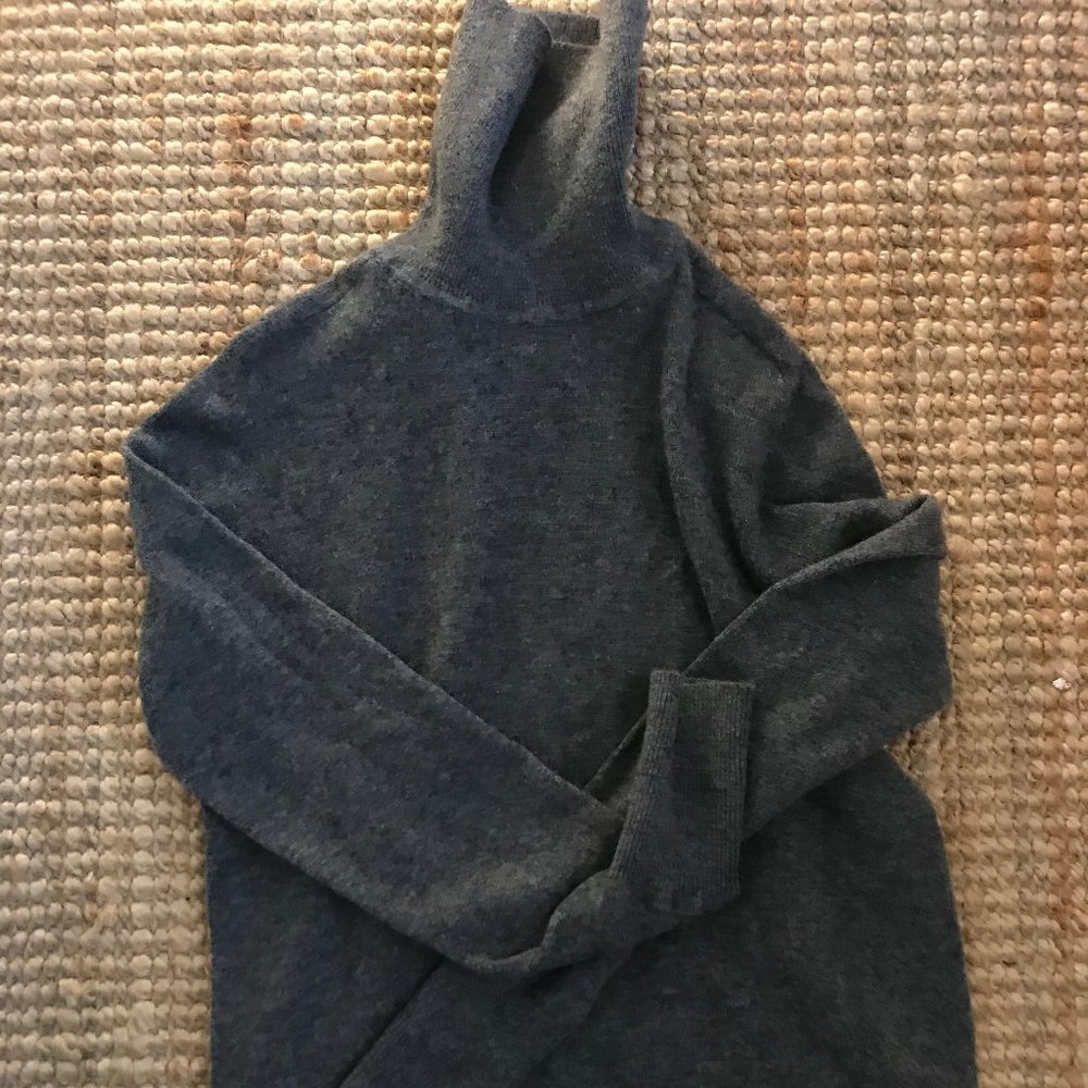 Charcoal Grey Cashmere Turtleneck | Everlane